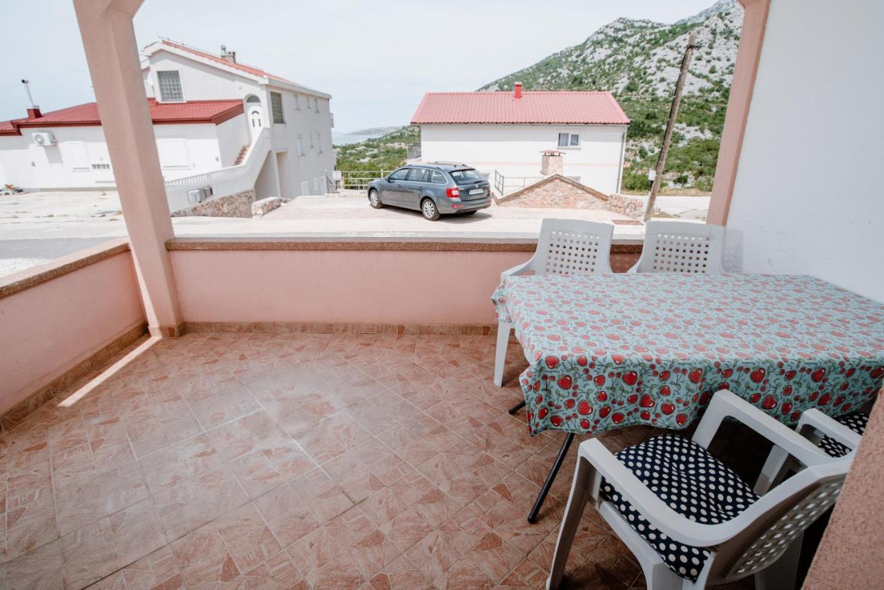 Appartement Apartmens Leona à Karlobag Extérieur photo