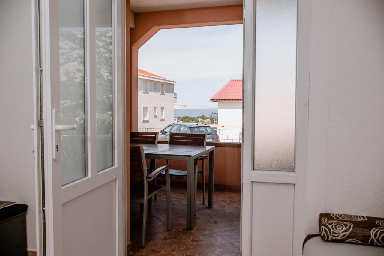 Appartement Apartmens Leona à Karlobag Extérieur photo