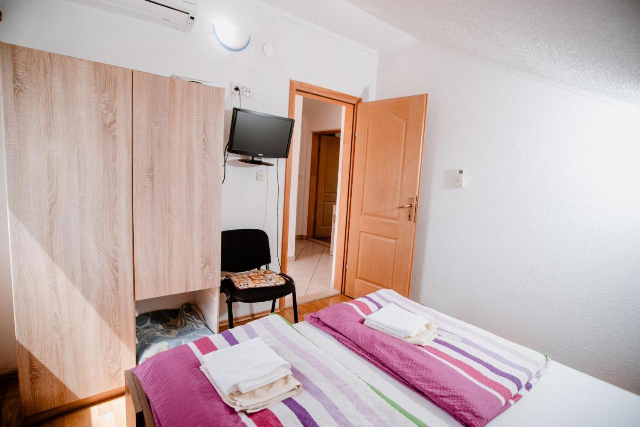 Appartement Apartmens Leona à Karlobag Extérieur photo