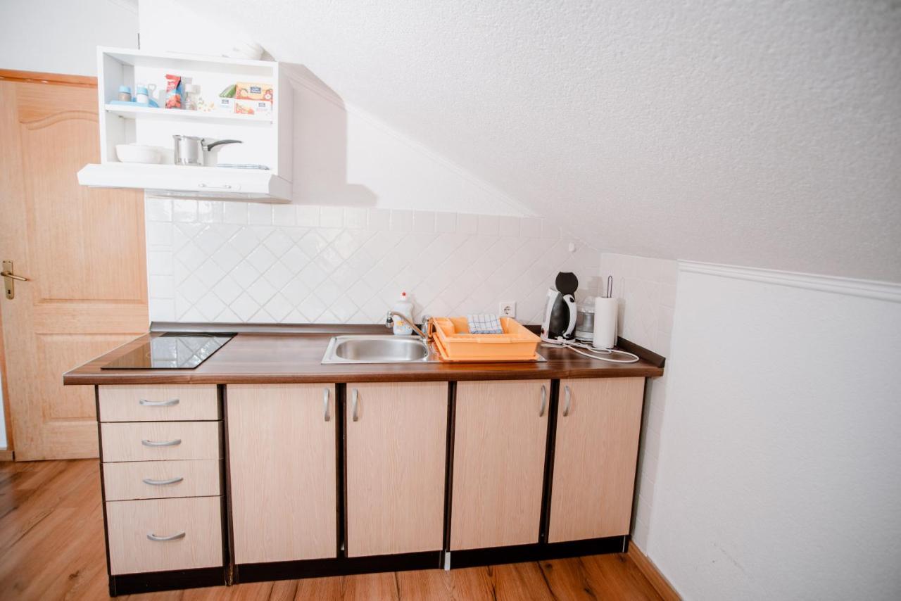 Appartement Apartmens Leona à Karlobag Extérieur photo