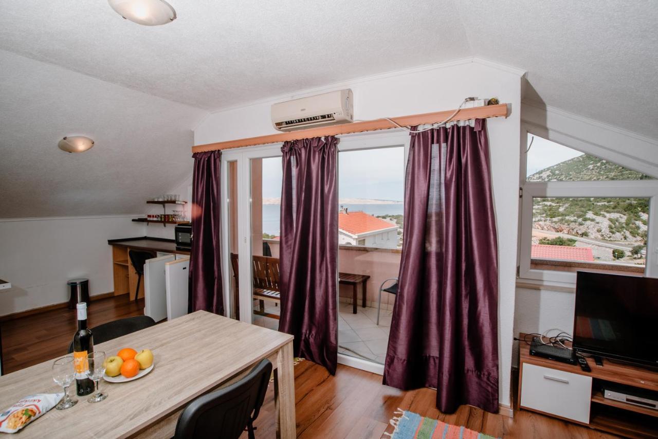 Appartement Apartmens Leona à Karlobag Extérieur photo