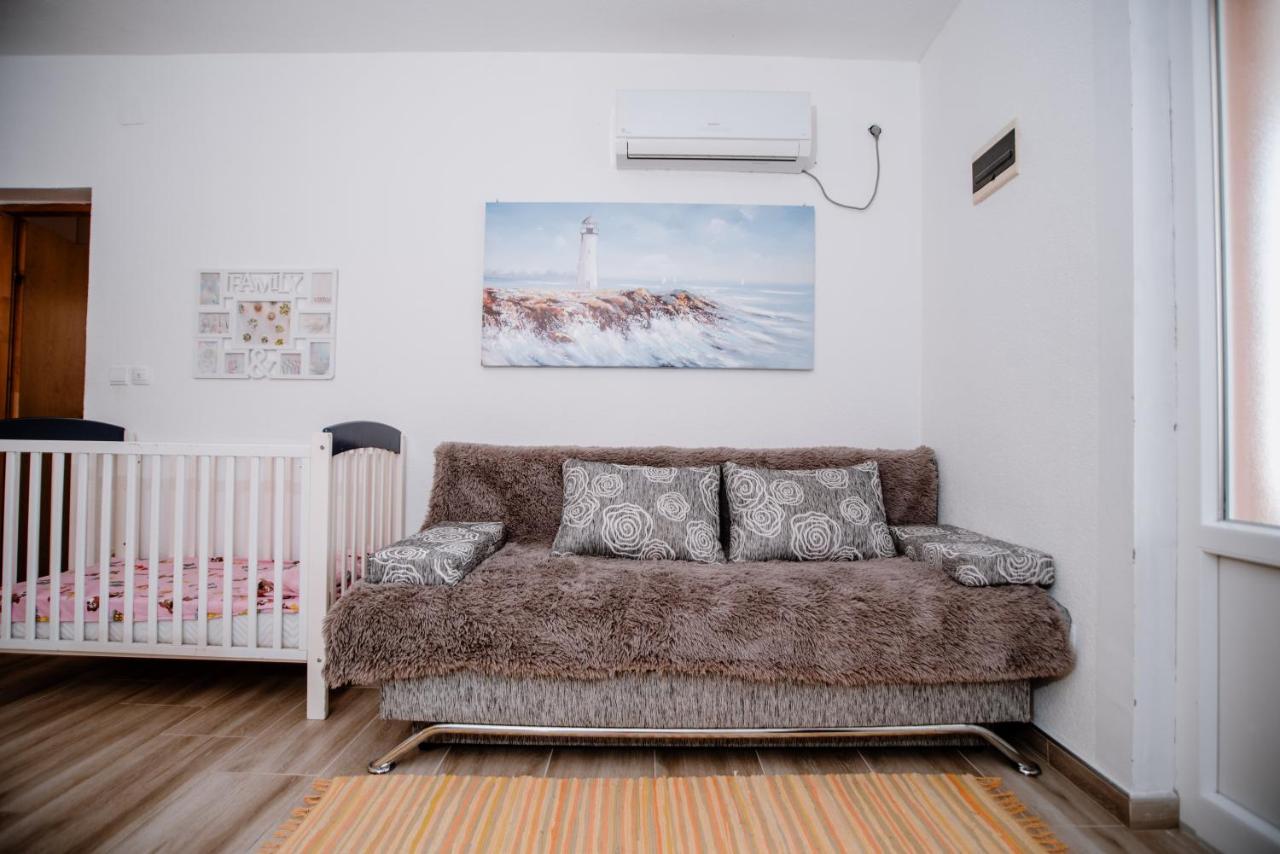 Appartement Apartmens Leona à Karlobag Extérieur photo