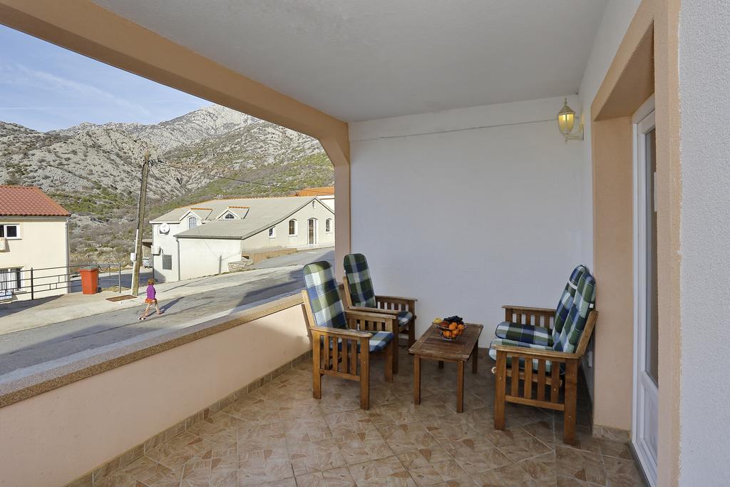 Appartement Apartmens Leona à Karlobag Extérieur photo